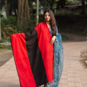 Ladies shwle/chador-Black and Red - Image 1