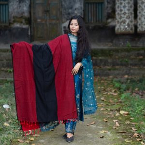 Ladies shwle/chador-Black and Red - Image 3